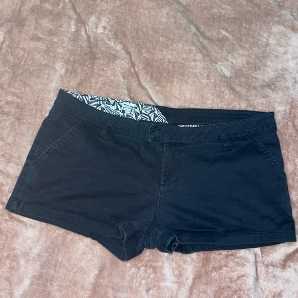 Shorts - Picture 2 of 5